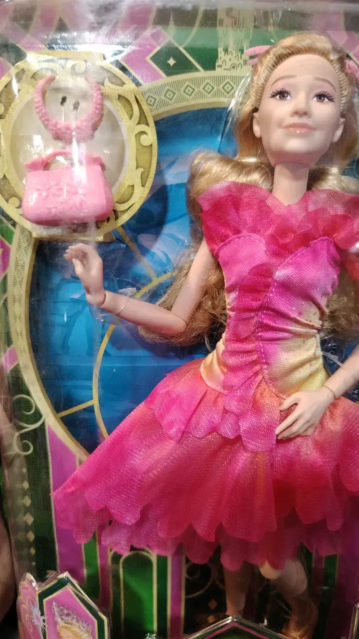 Muñeca Glinda de Wicked con vestido rosa - 3