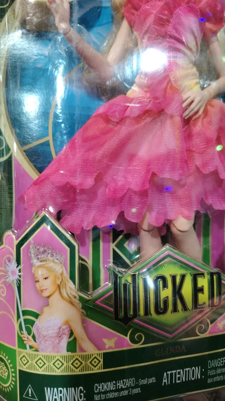 Muñeca Glinda de Wicked con vestido rosa - 4