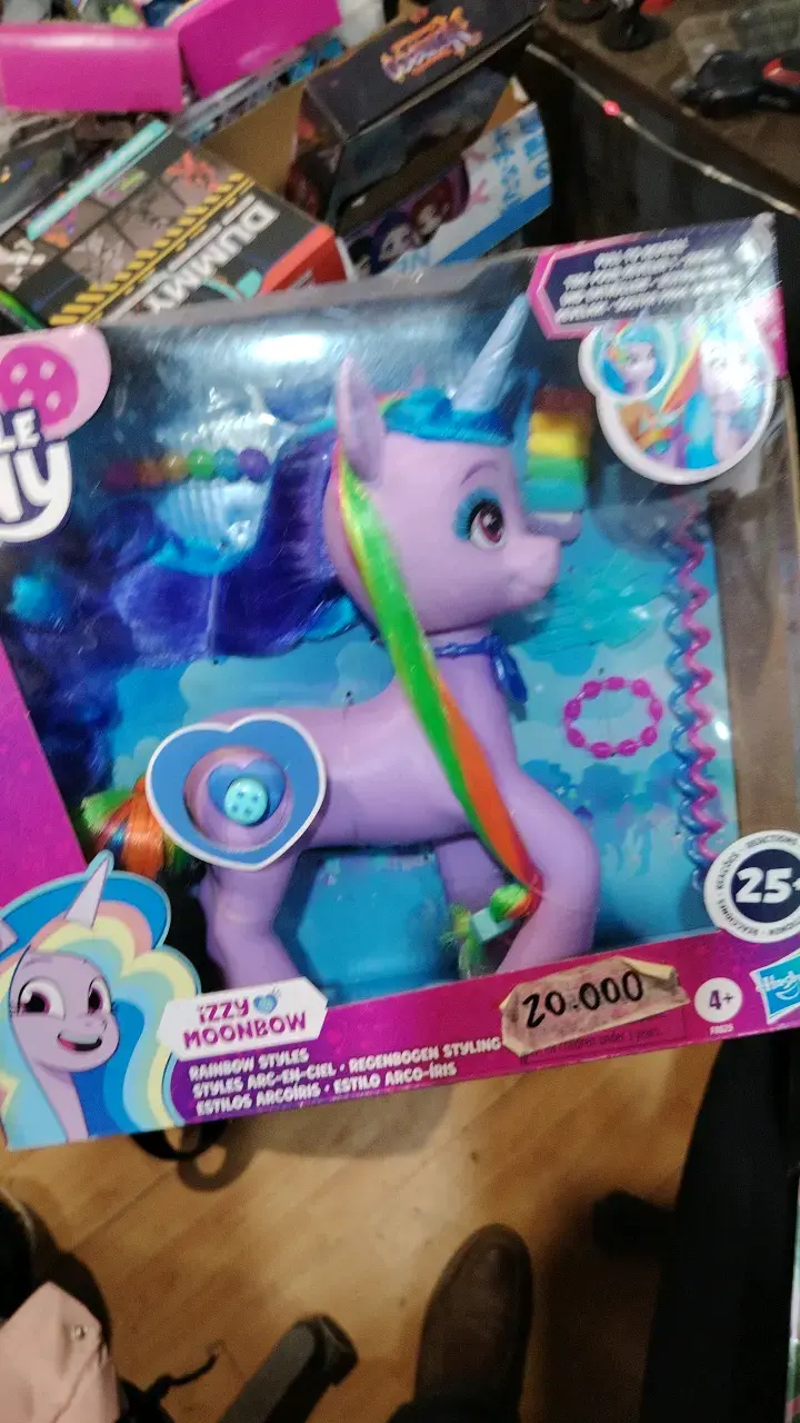 Muñeca My Little Pony Izzy Moonbow con Estilo Arcoíris - 1