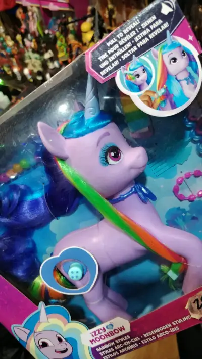 Muñeca My Little Pony Izzy Moonbow con Estilo Arcoíris - miniatura 3