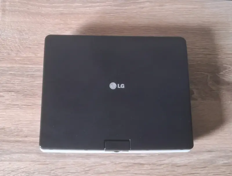 Reproductor DVD/CD Portátil LG DP351G Giratorio - 1