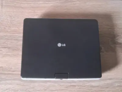 Reproductor DVD/CD Portátil LG DP351G Giratorio - miniatura 1