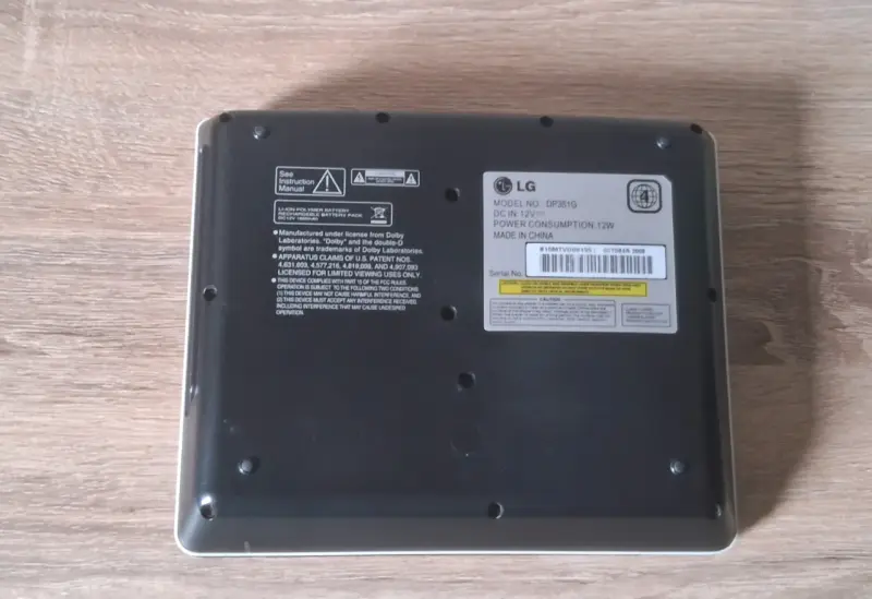 Reproductor DVD/CD Portátil LG DP351G Giratorio - 4