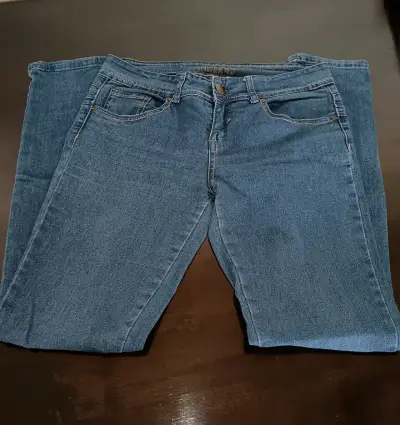 Lote de jeans para mujer en varios estilos - miniatura 1