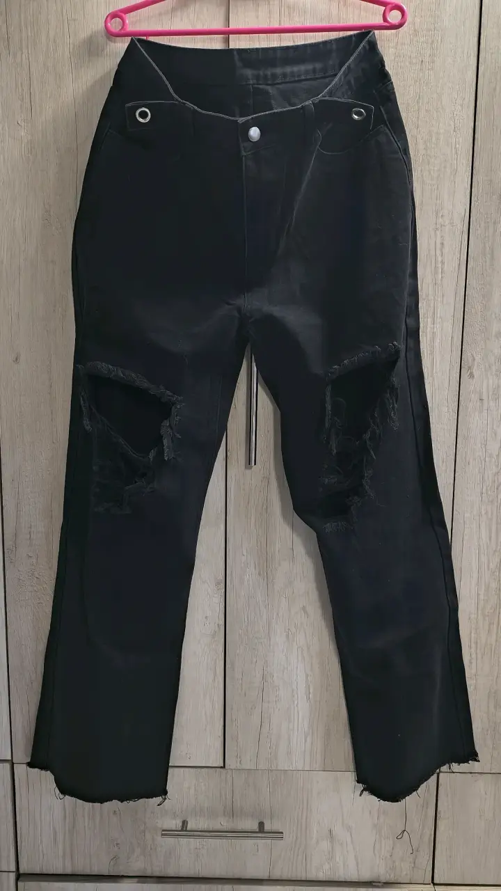 Jeans negros rotos para mujer