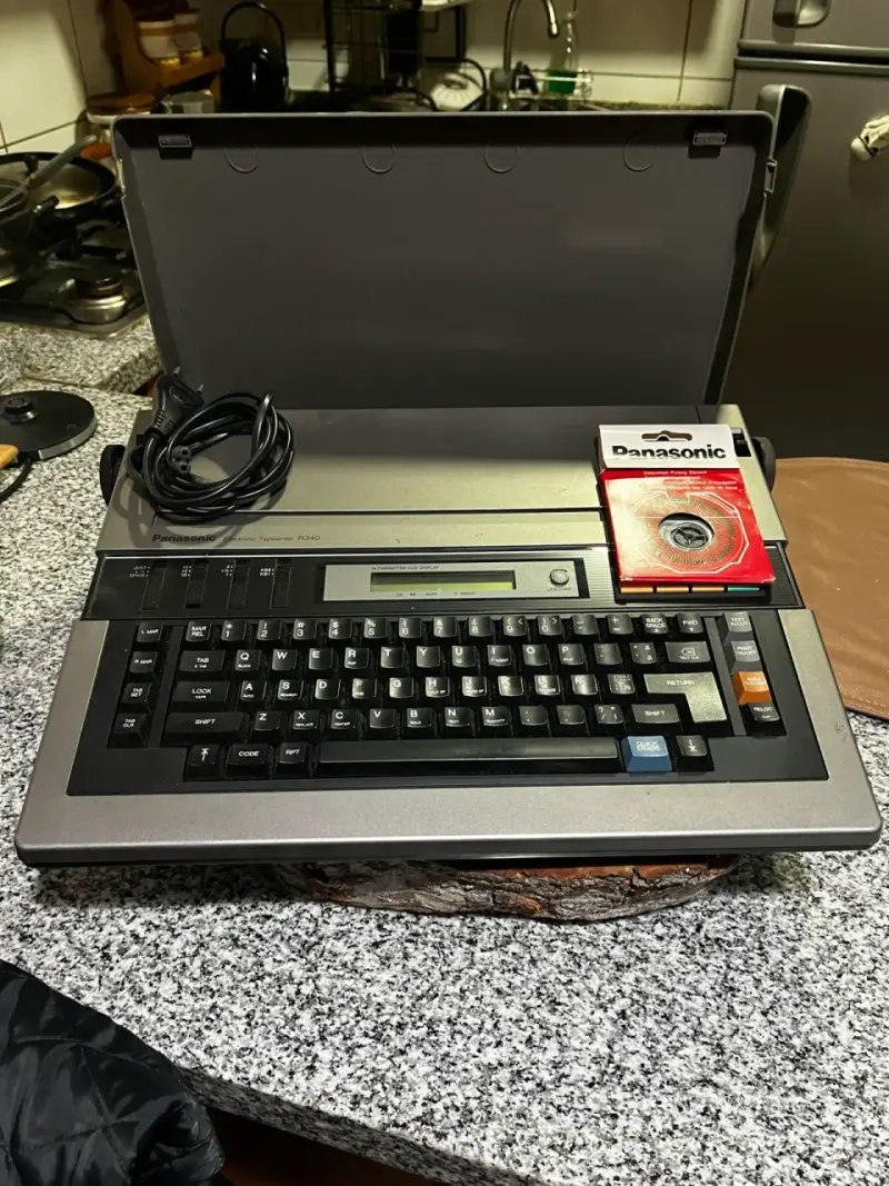 Máquina de Escribir Electrónica Panasonic KX-R340