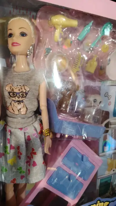 Muñeca con accesorios de cuidado de mascotas - miniatura 3