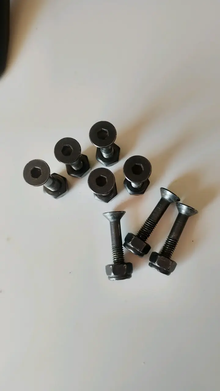 Tabla de skate completa con ruedas y trucks - 2