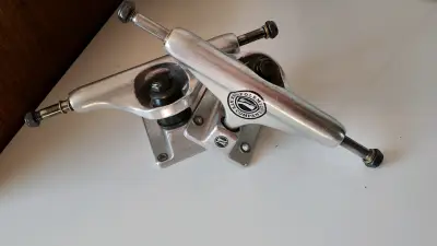 Tabla de skate completa con ruedas y trucks - miniatura 4