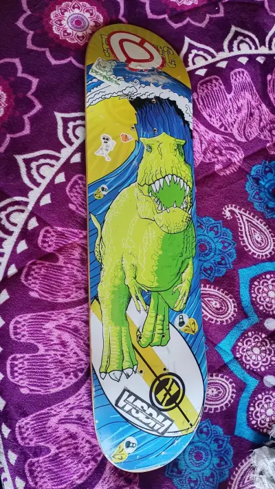 Tabla de skate completa con ruedas y trucks - miniatura 5