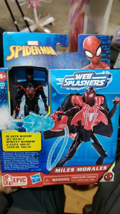 Figura de acción Miles Morales Spider-Man con lanzador de agua - miniatura 1