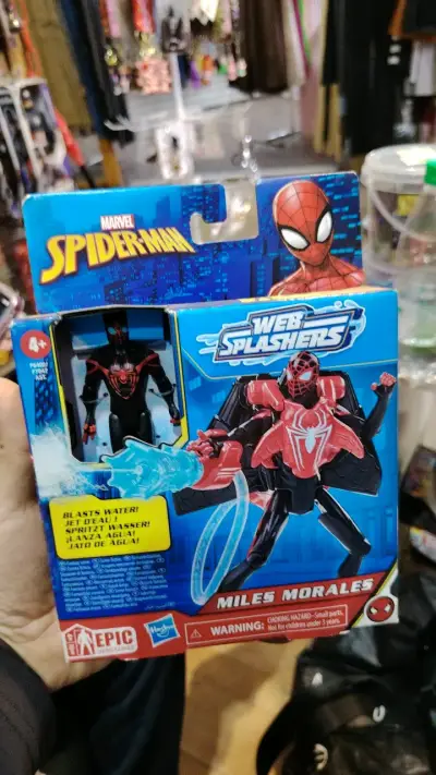 Figura de acción Miles Morales Spider-Man con lanzador de agua - miniatura 2
