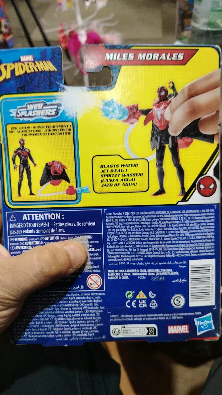 Figura de acción Miles Morales Spider-Man con lanzador de agua - 5