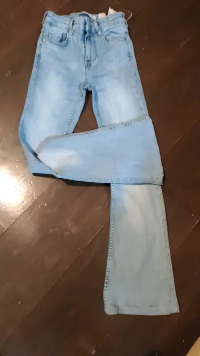 Jeans de mezclilla azul claro Zara para mujer - miniatura 1
