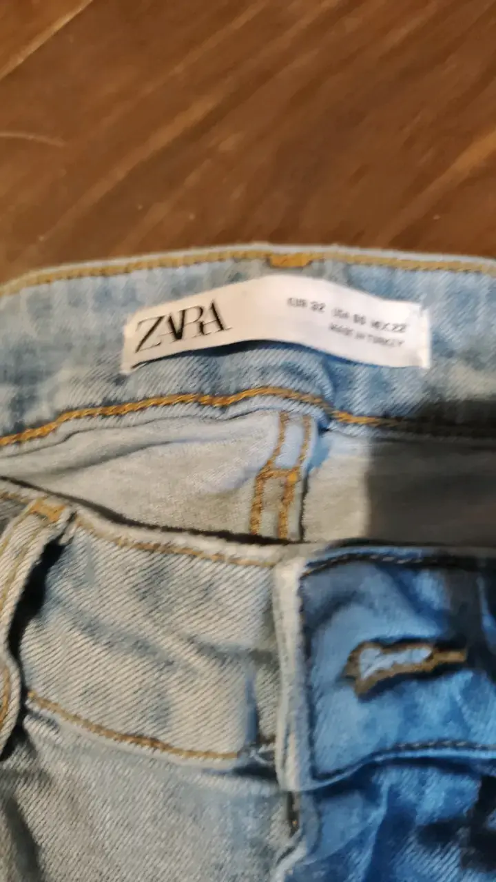 Jeans de mezclilla azul claro Zara para mujer - 2