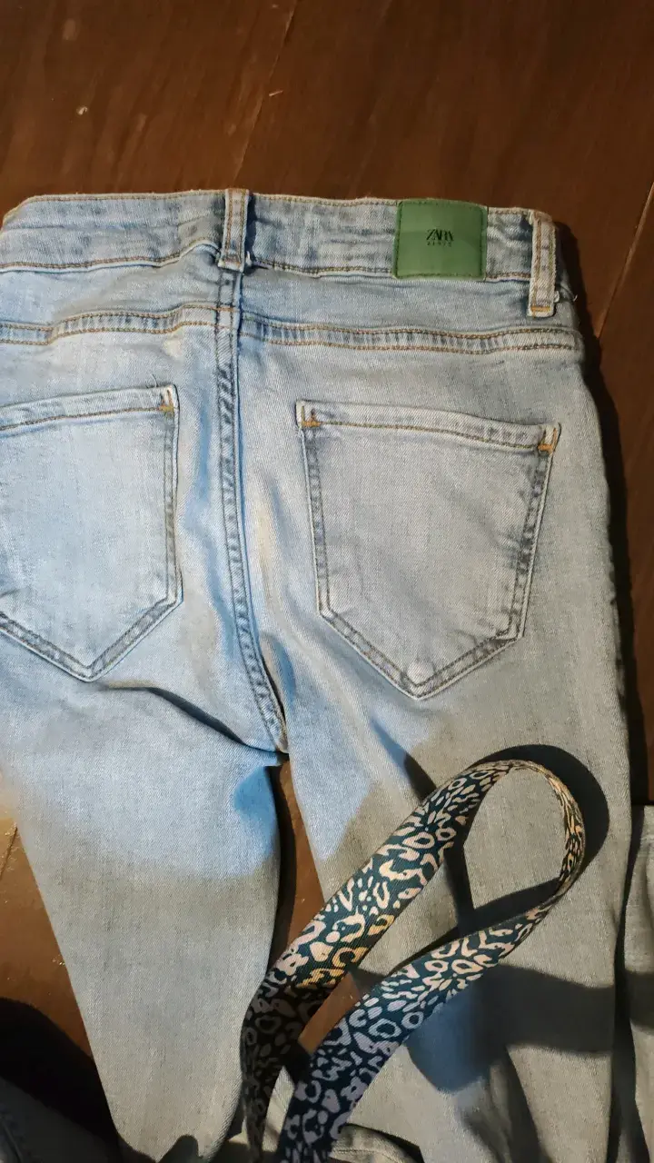Jeans de mezclilla azul claro Zara para mujer - 3
