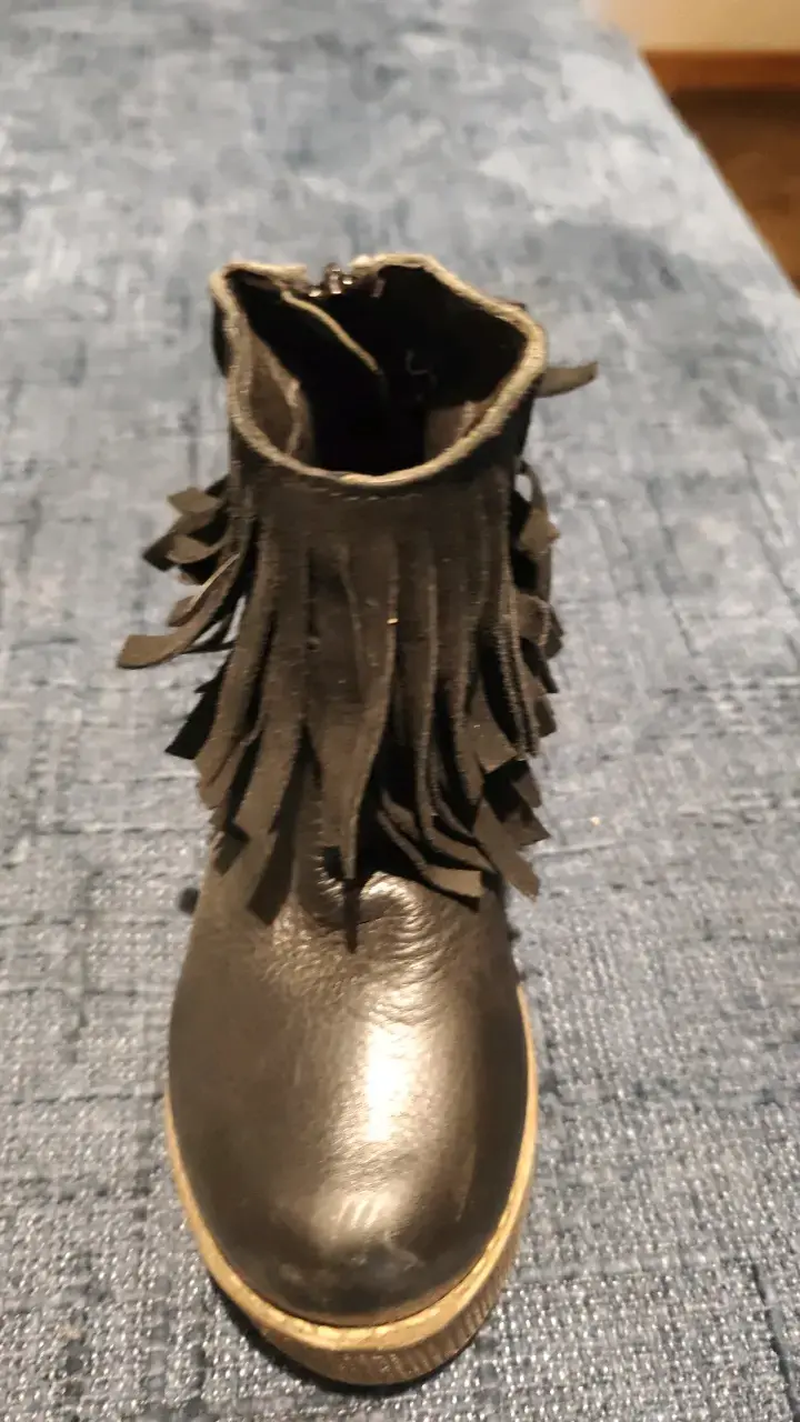 Botines de cuero negro con flecos y tacón alto - 2