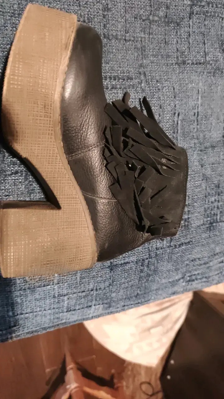 Botines de cuero negro con flecos y tacón alto - 3