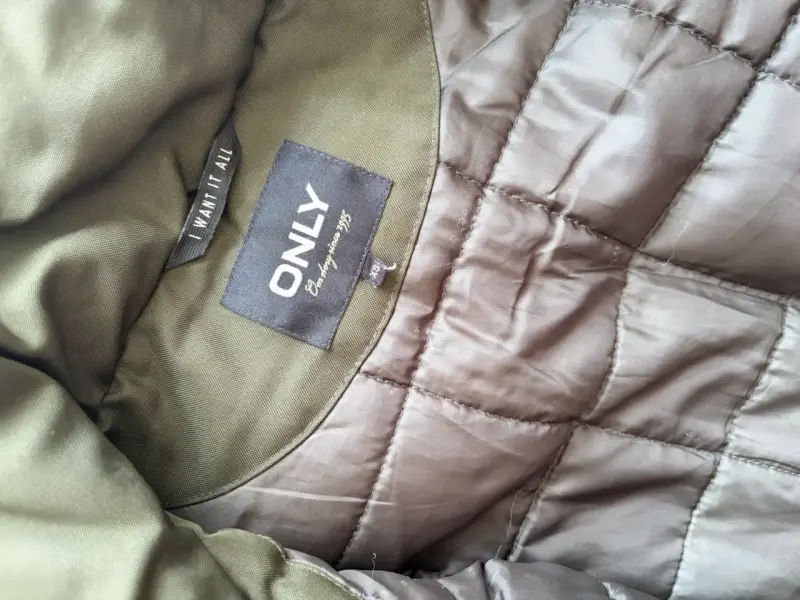 Parka verde militar para mujer marca Only - 2