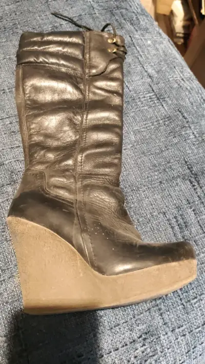 Botas de cuero negras con plataforma alta - miniatura 2