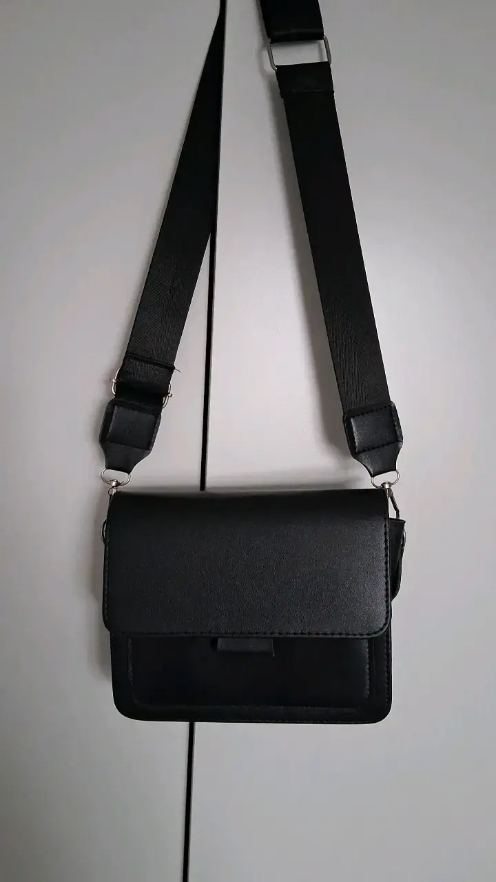 Bolso bandolera negro elegante
