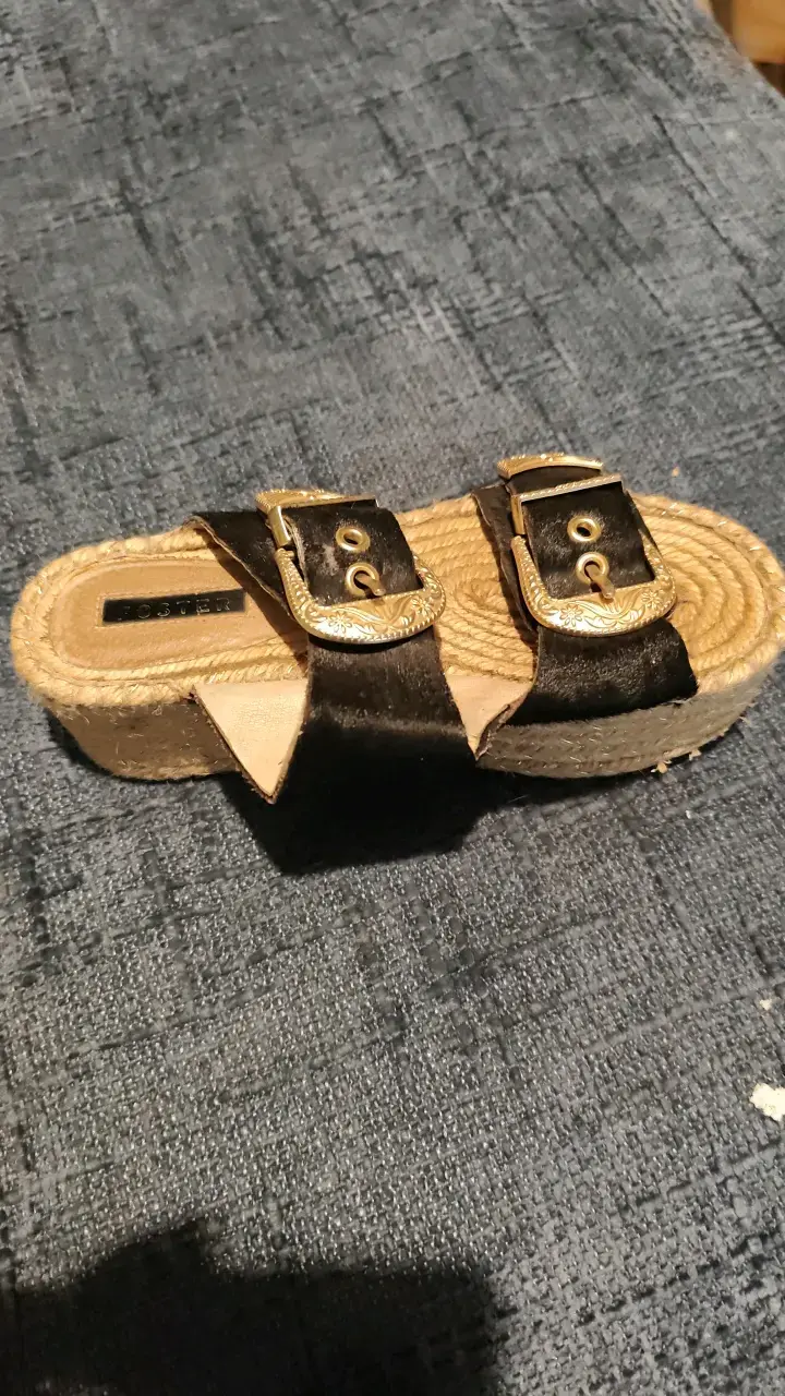Sandalias Foster negras con plataforma de yute