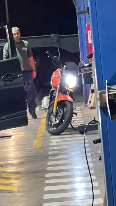 Moto Yamaha FZ Naranja TRANFERIBLE. - miniatura 3