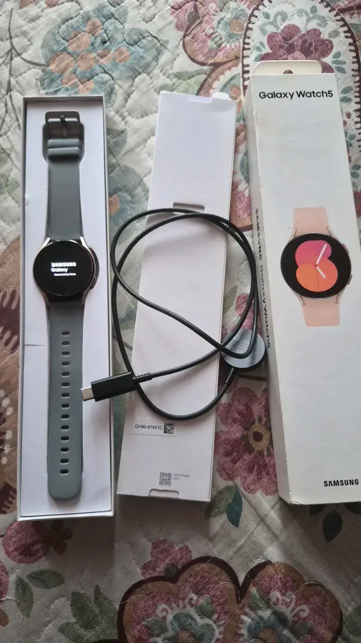 Samsung Galaxy Watch5 con correa gris - 3