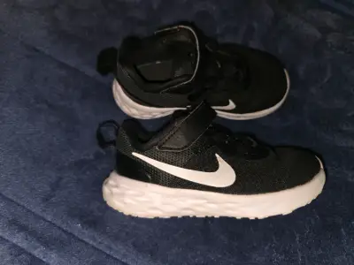 Zapatillas deportivas negras para niños Nike - miniatura 3