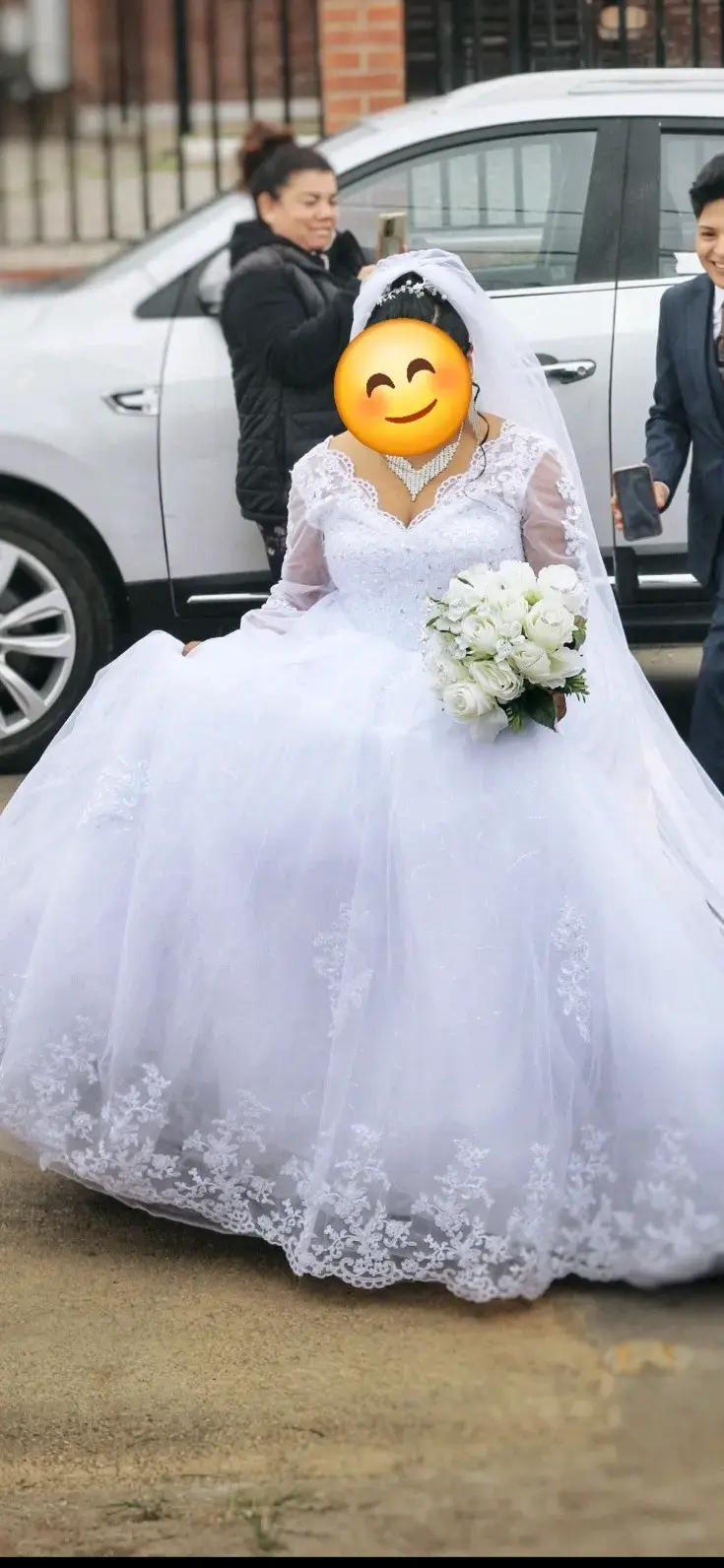 Vestido de Novia Blanco con Encaje y Cola Larga - 2