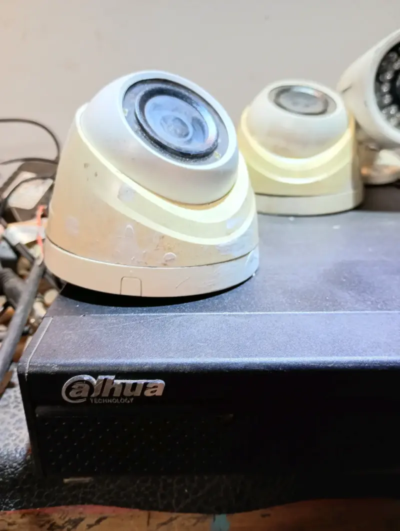 Sistema de Cámaras de Seguridad Dahua con DVR - 1