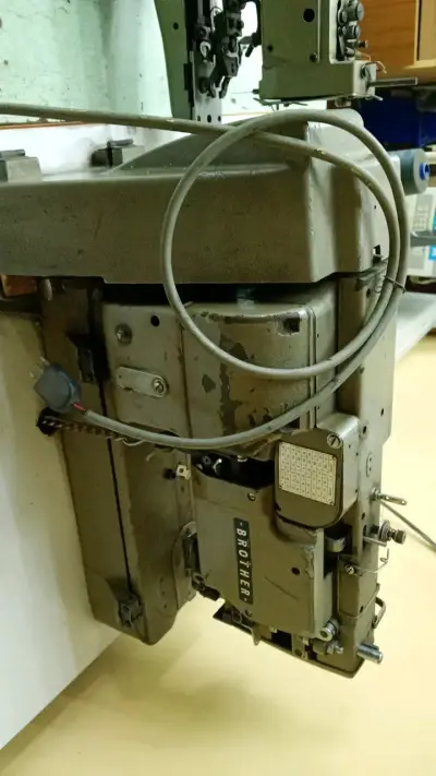Máquina Ojaladora Industrial Brother - miniatura 4