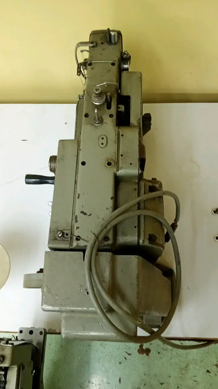 Máquina Ojaladora Industrial Brother - 5