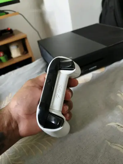 Control inalámbrico blanco para Xbox One - miniatura 3