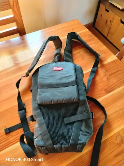 Mochila portabebé Bebesit negra ajustable - miniatura 1
