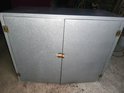 Armario Metálico Pequeño con Puertas - miniatura 1