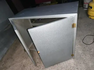Armario Metálico Pequeño con Puertas - miniatura 2