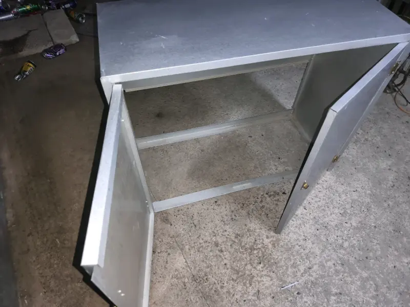 Armario Metálico Pequeño con Puertas - 3