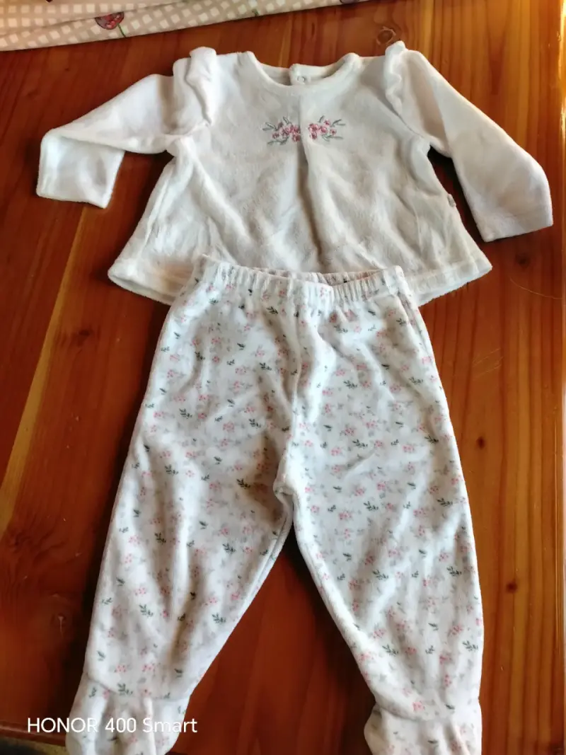 Conjunto de ropa para bebé con diseños florales y de conejito - 1