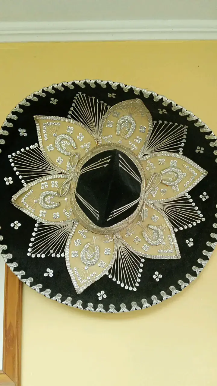 Sombrero charro mexicano negro con bordados plateados - 1
