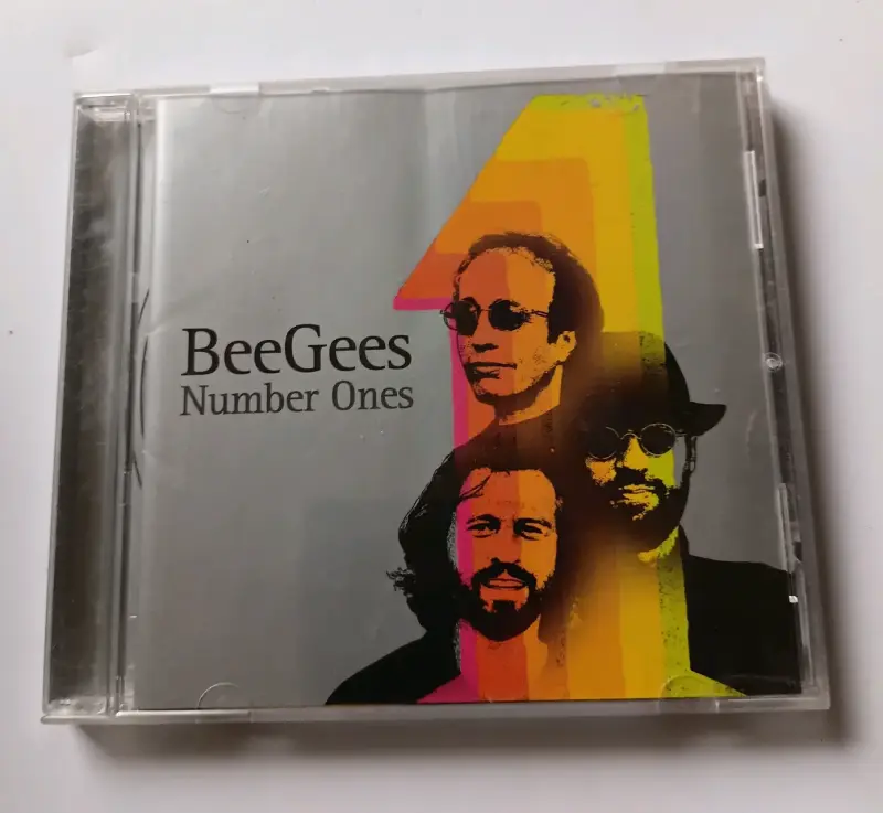 CD Bee Gees Number Ones en buen estado - 1
