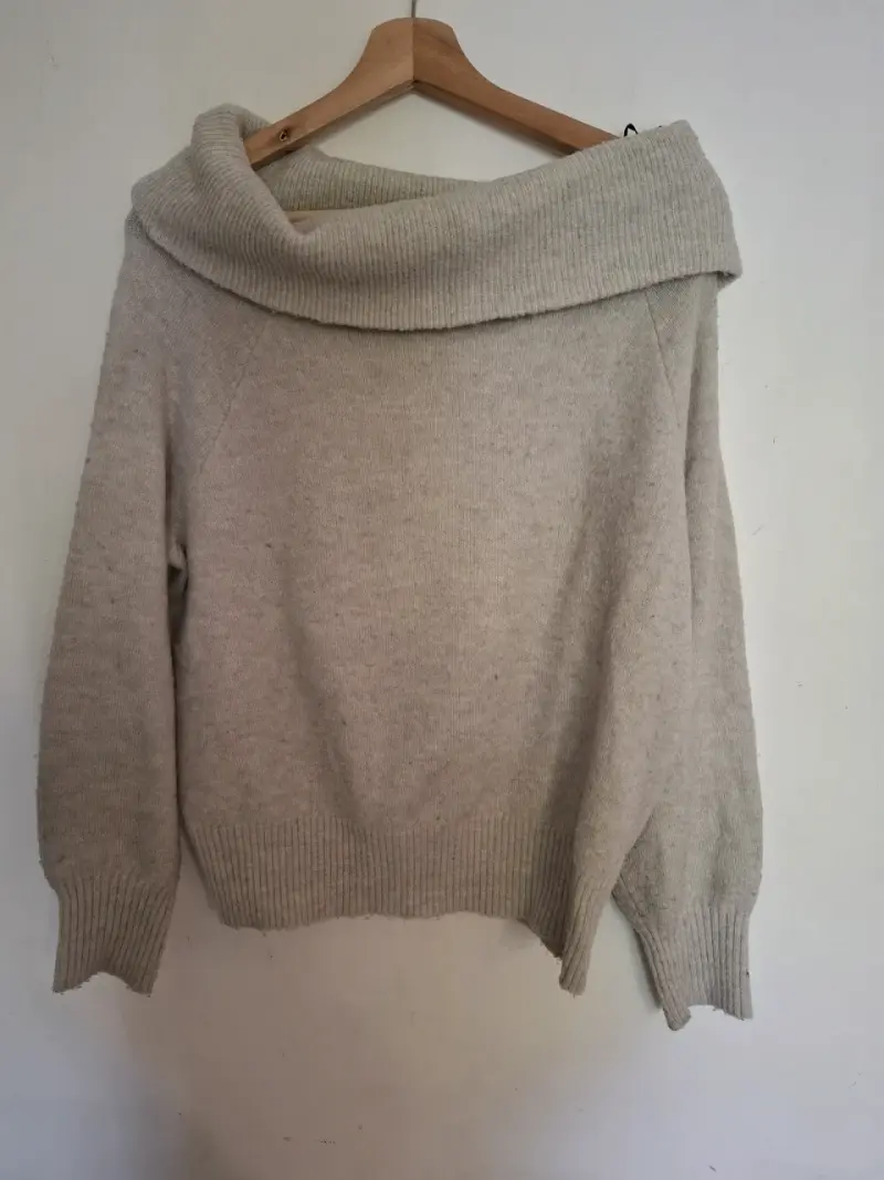 Suéter de lana beige con cuello amplio Talla S - 2