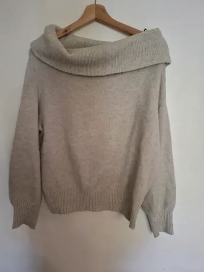 Suéter de lana beige con cuello amplio Talla S - miniatura 2