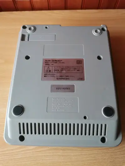 Consola Nintendo Super Famicom en buen estado - miniatura 3