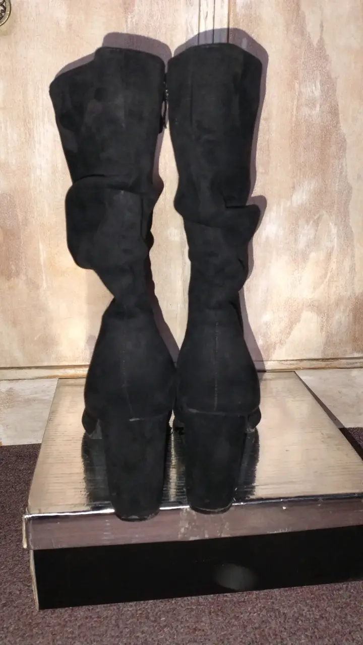 Botas negras de gamuza con tacón alto - 2