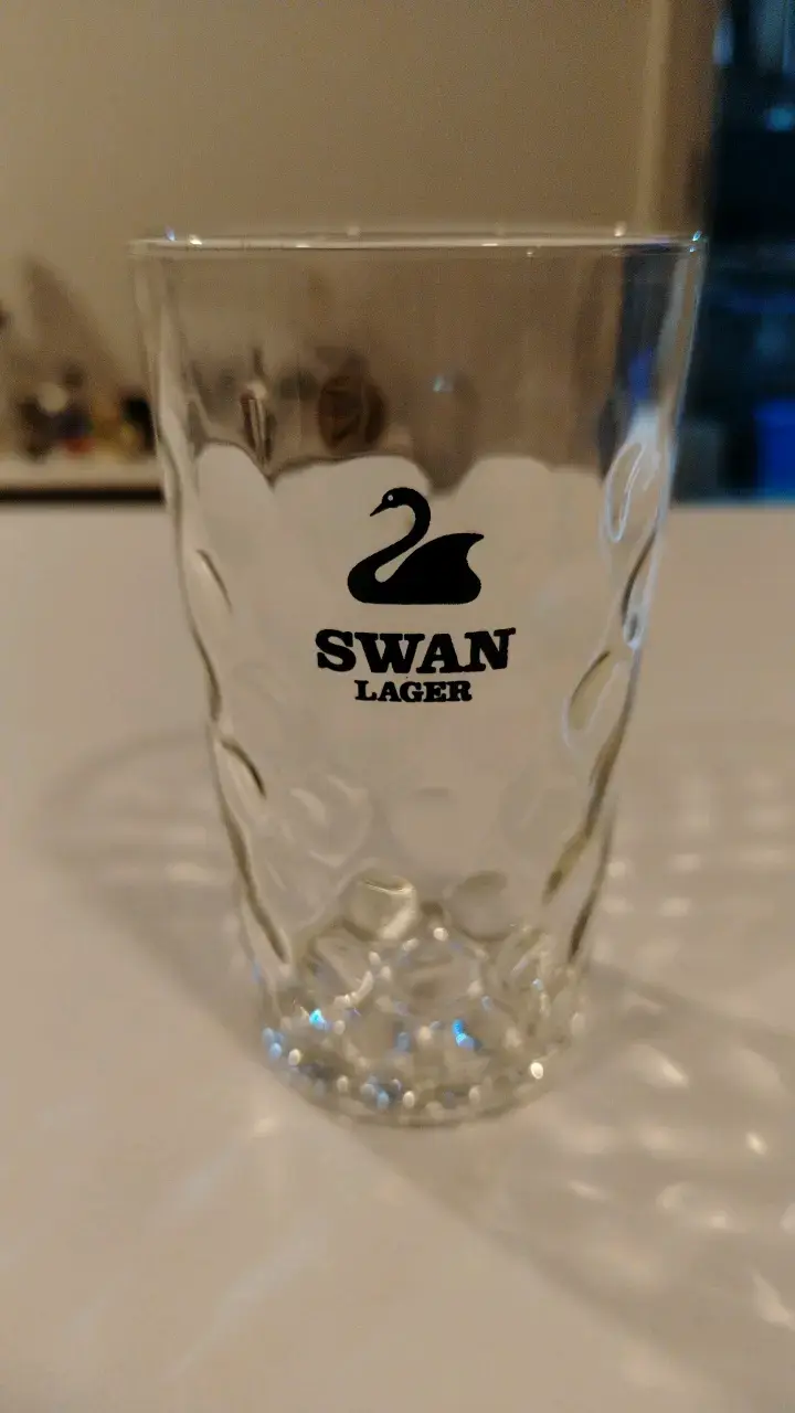 Vaso de cerveza Swan Lager de vidrio