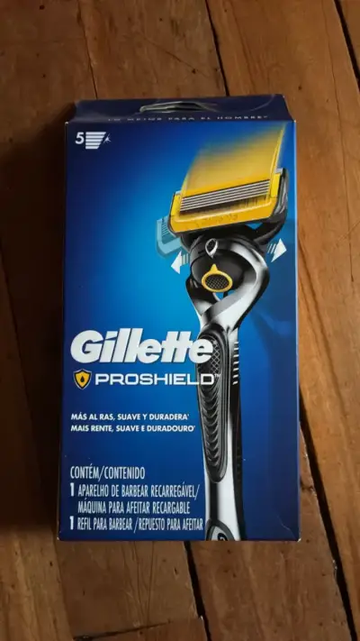 Máquina de Afeitar Recargable Gillette ProShield - miniatura 1