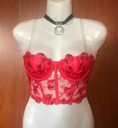 Corset top rojo de encaje floral - miniatura 1