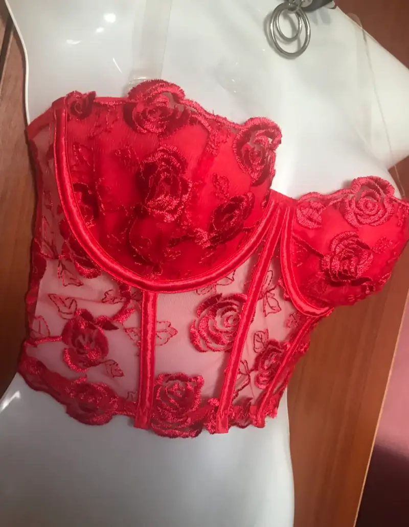 Corset top rojo de encaje floral - 2