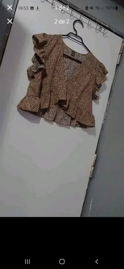 Blusa de mujer con volantes estampado animal print - miniatura 1